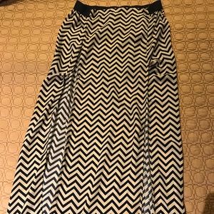 Patterned double slit high waisted skirt